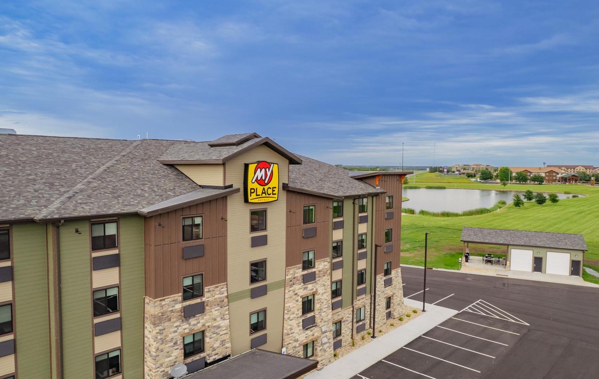 My Place Hotel-Mitchell Sd Екстериор снимка